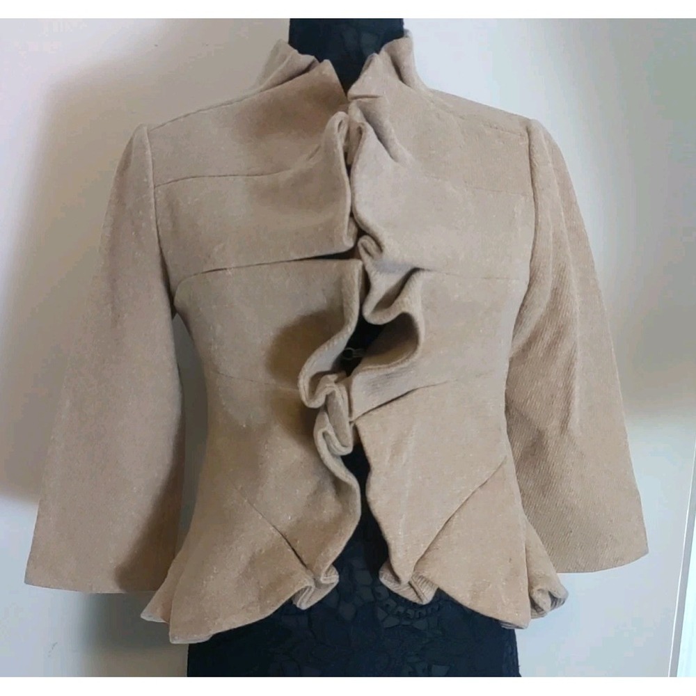 Tabitha Women Beige Ruffled Hook Loop Short Shawl Jacket Size 6‎
